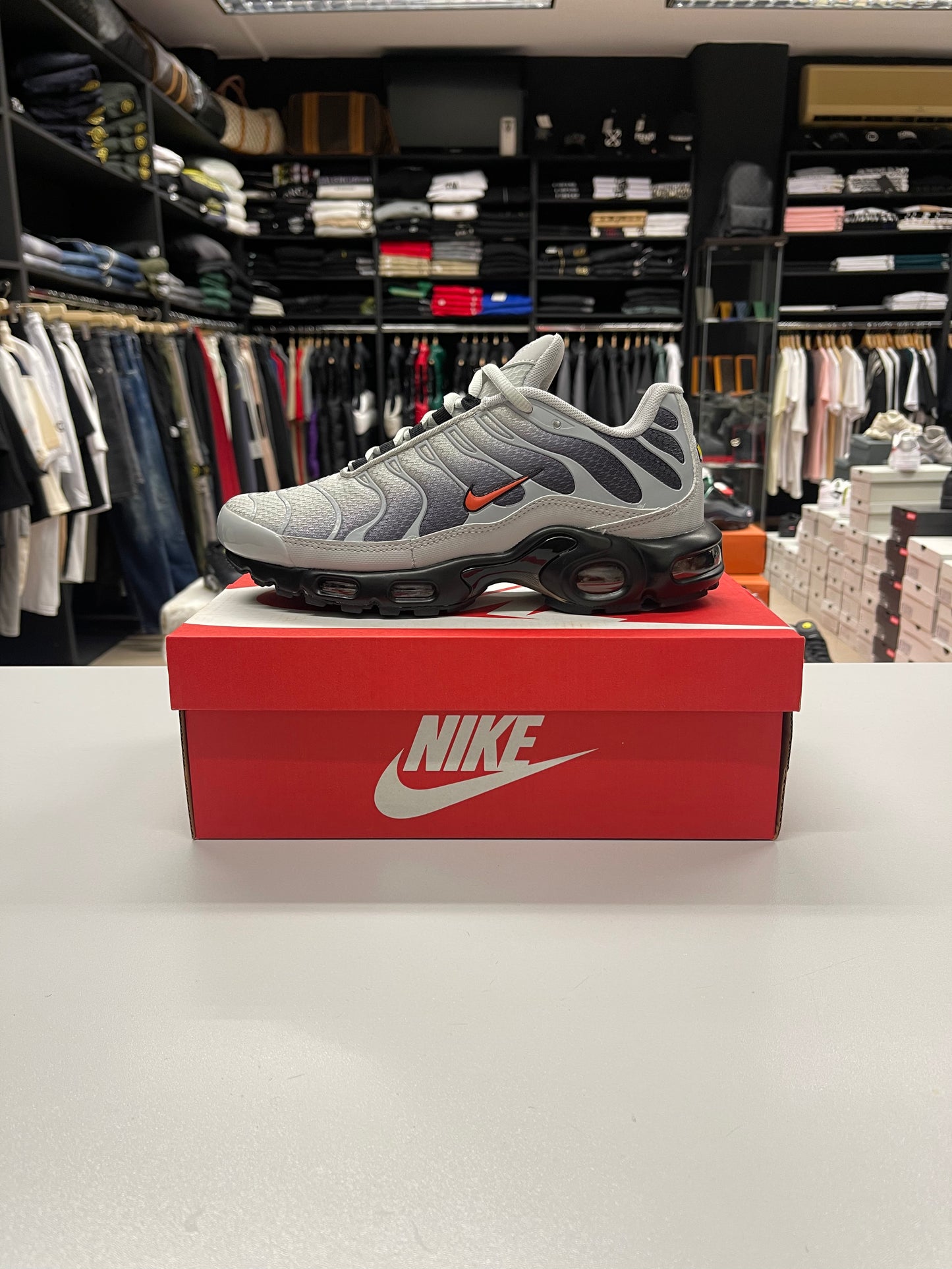 Air Max Plus TN - Wolf Grey & Picante Red - V23SHOP.GR