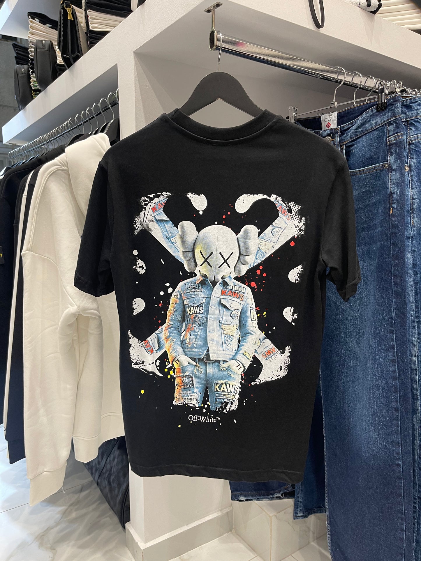 OffWhite x Kaws Black - T-Shirt