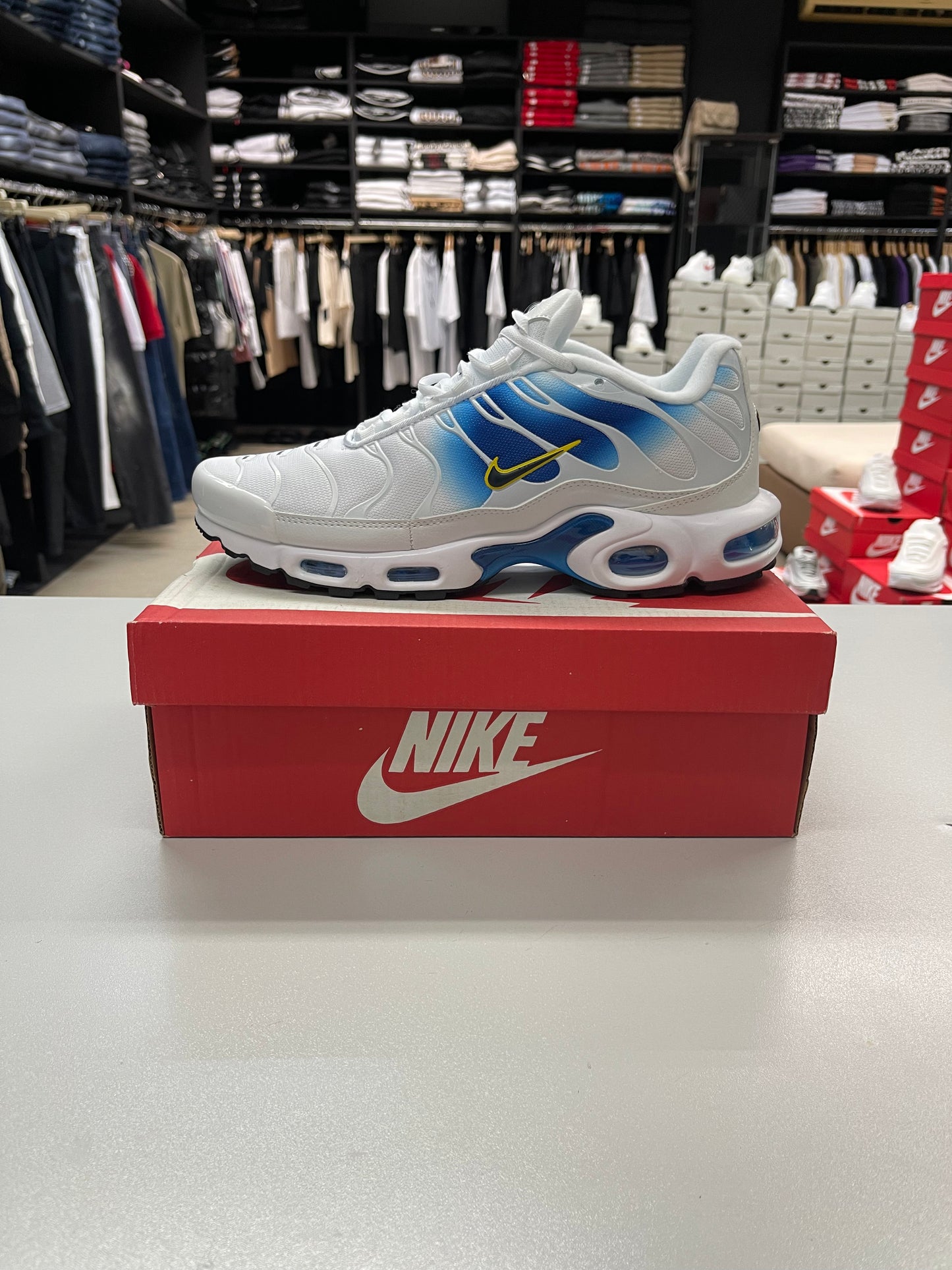 Air Max Plus TN - Spray Paint Swoosh