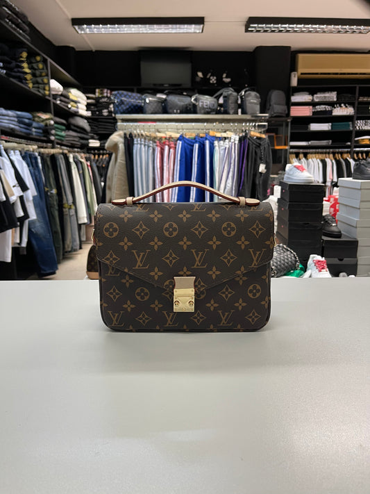 Louis Vuitton Monogram Pochette Metis - Handbag