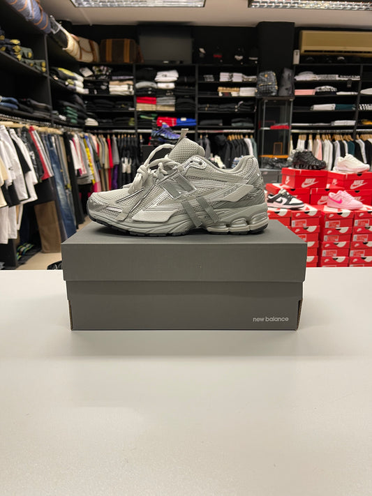 New Balance 1906 - Concrete & Silver Metallic - V23SHOP.GR