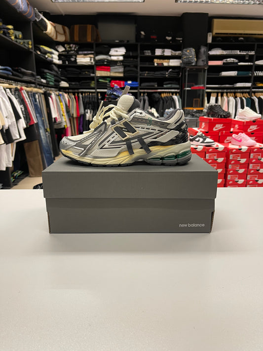 New Balance 1906 - Grau Beige - V23SHOP.GR