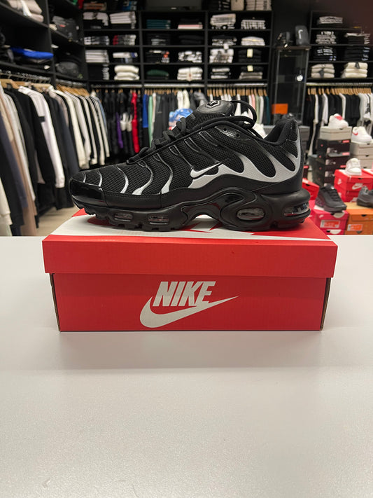 Air Max Plus TN - Black & Metallic Silver