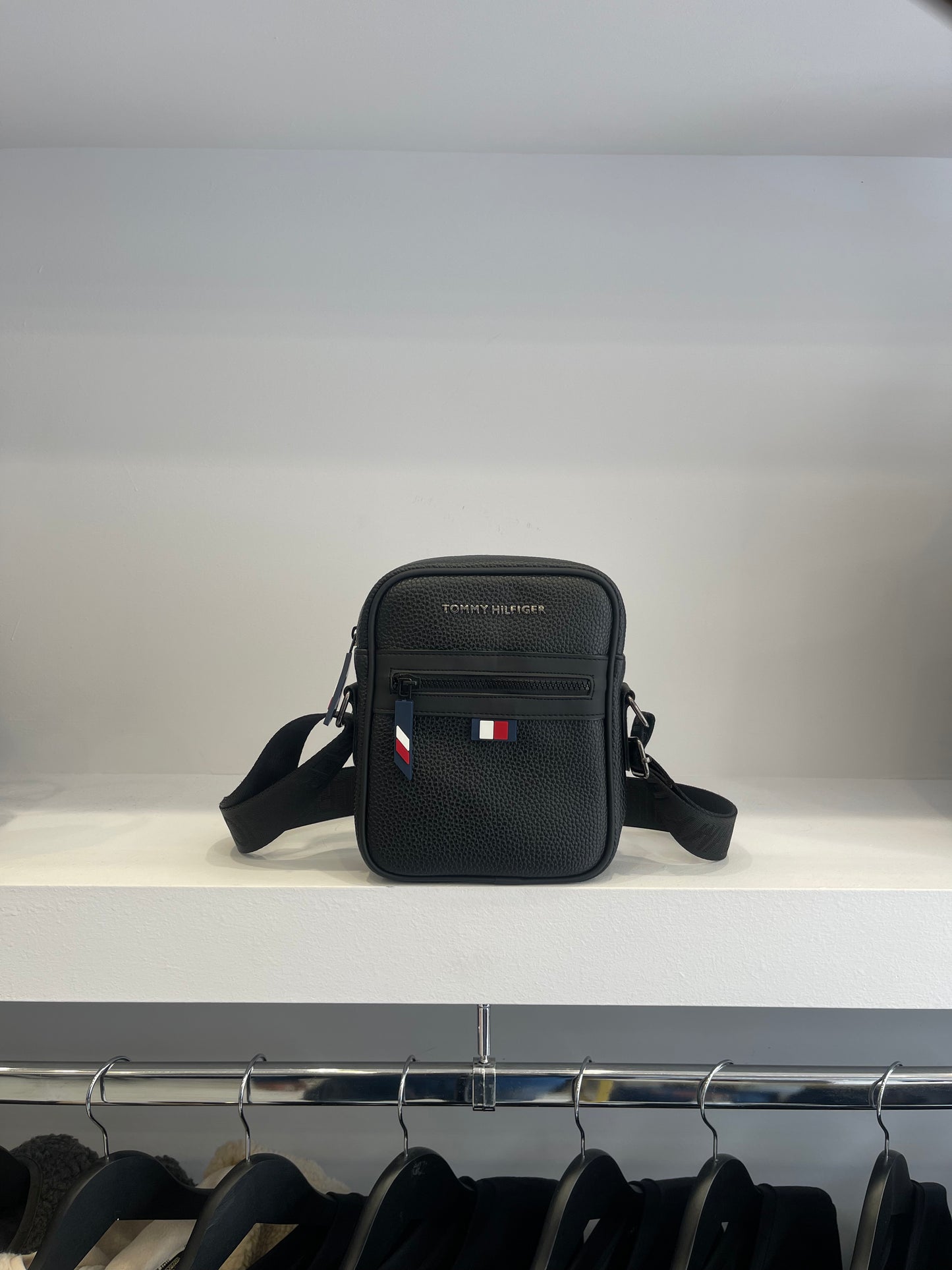 Tommy Hilfiger Essential PU Mini Reporter - Black