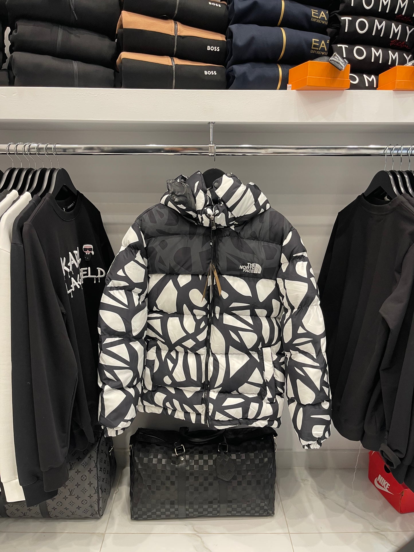 North Face Puffer - Black White