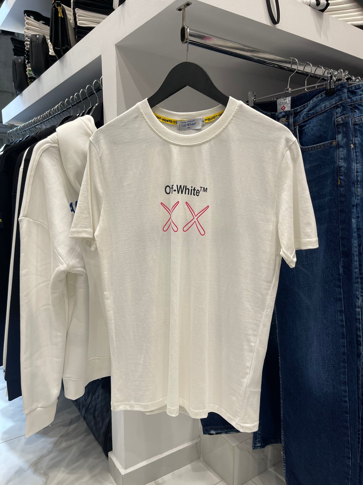 OffWhite Kaws White - T-Shirt