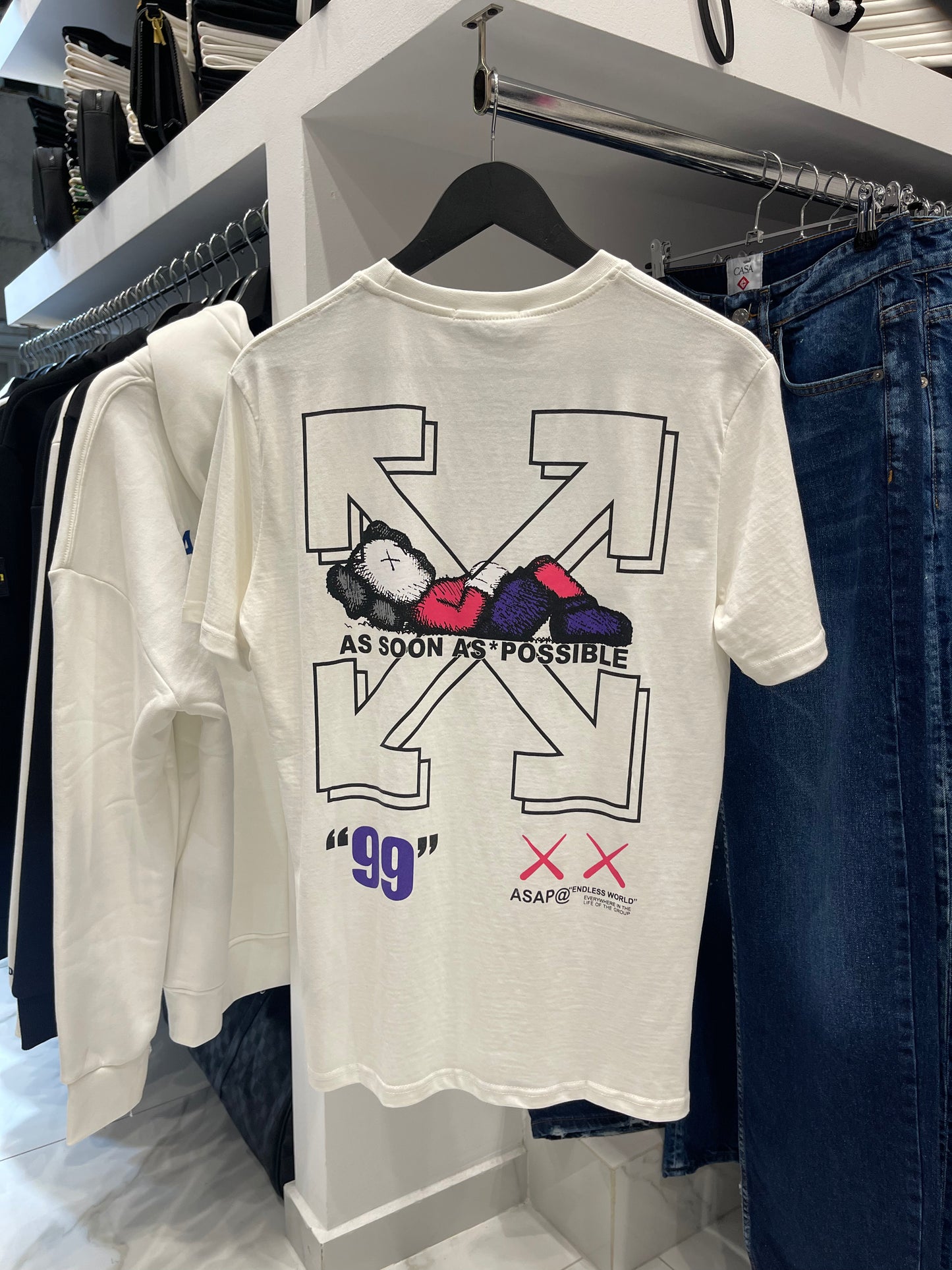 OffWhite Kaws White - T-Shirt