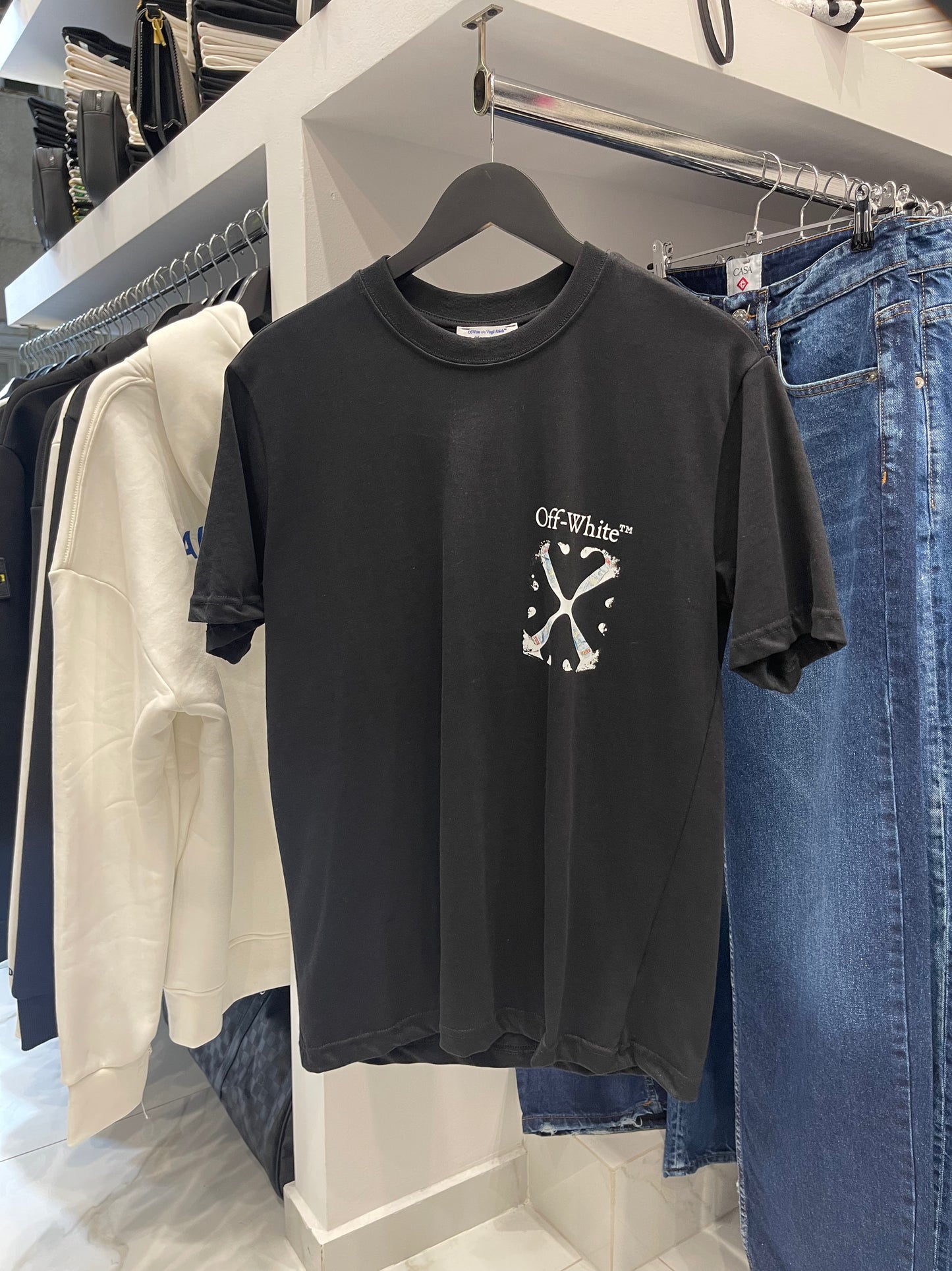 OffWhite x Kaws Black - T-Shirt