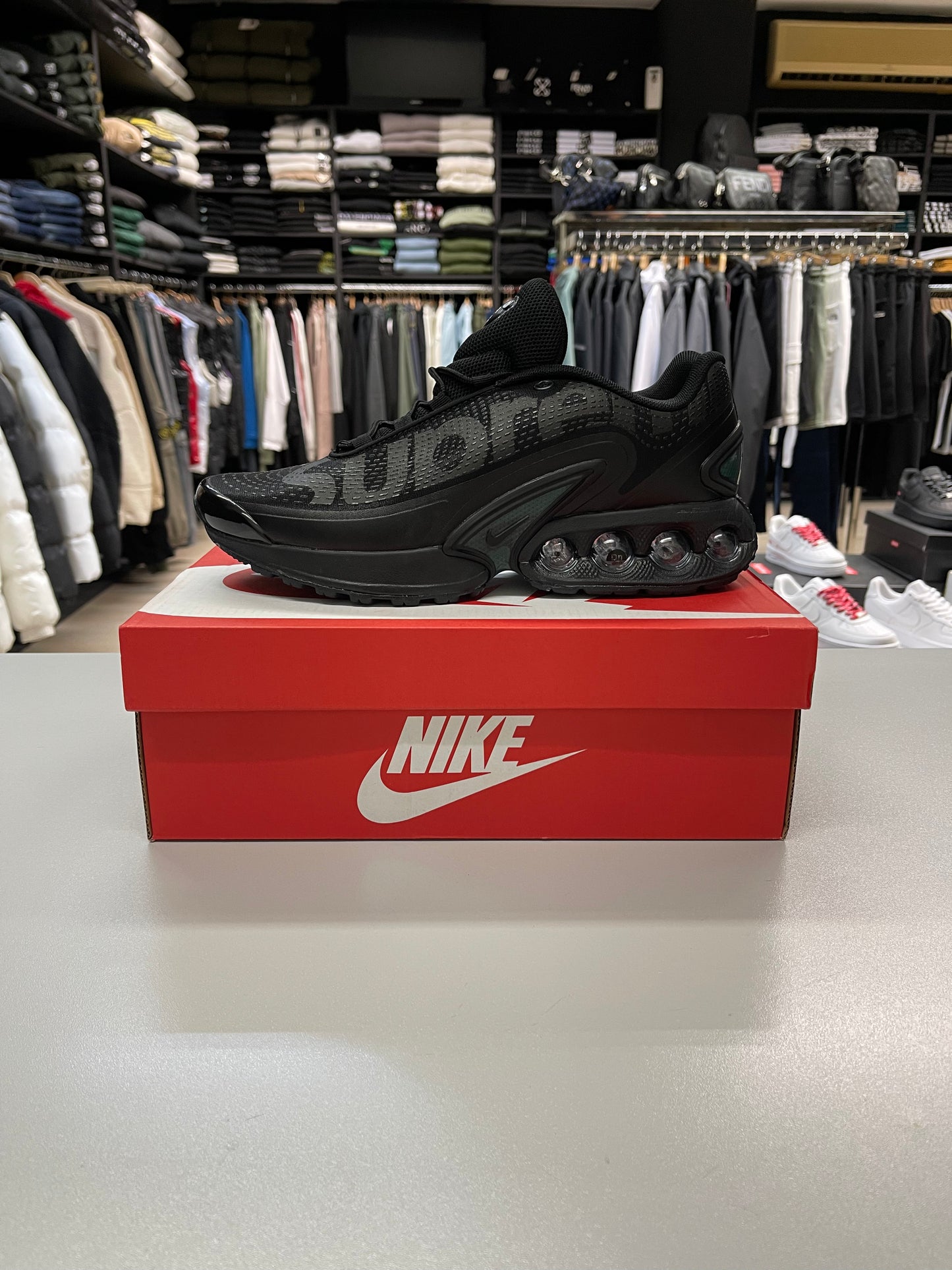 Air Max DN x Supreme - Black Green